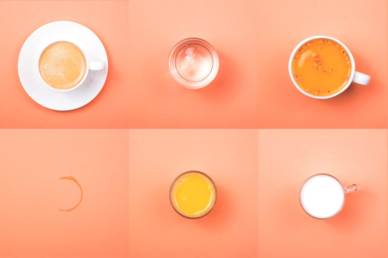 Grille de boissons sur fond corail : café, eau, thé, jus d'orange et lait — illustration des aliments qui font uriner la nuit